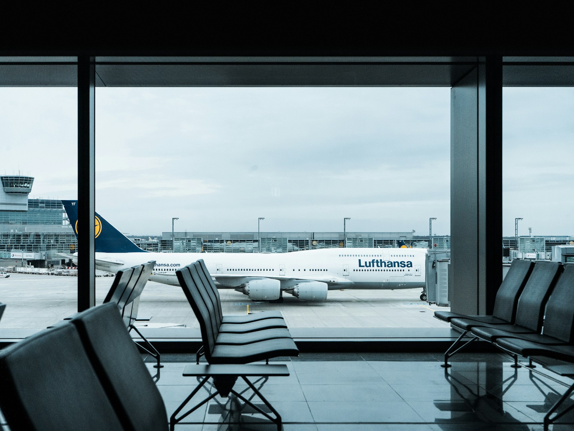 Vertrekhal van Dusseldorf Airport met ruim aanbod RIU-vluchten